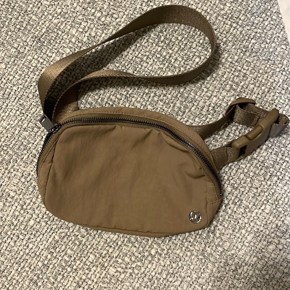 lululemon athletica Handbags - Lululemon Everywhere Belt Bag